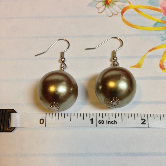 Pearl In A Metallic Brown Tone Drop Earrings - Picture 4 of 8